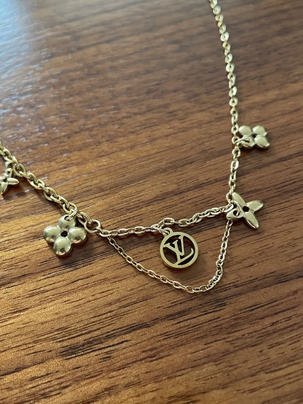 LV Gold Plated Necklace with Dust Bag and Box - Picture 5 of 7